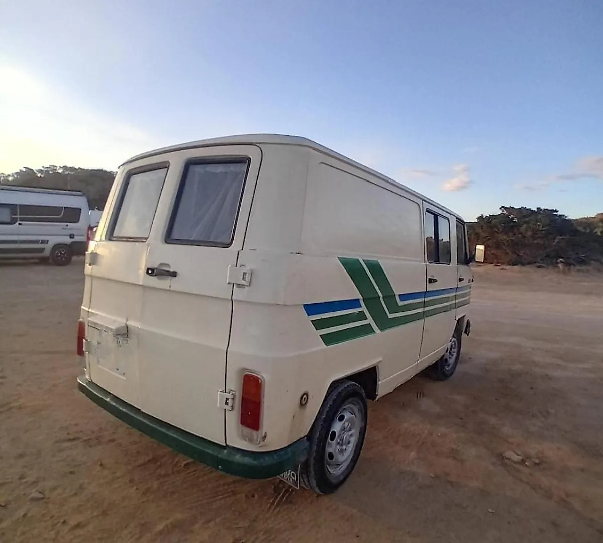 Vintage Camper Van Explore Driving Mallorca - Full Equip パルマ・デ・マリョルカ