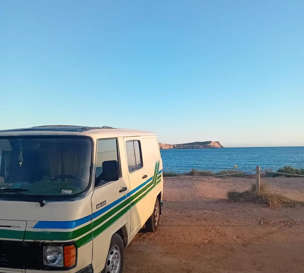 Vintage Camper Van Explore Driving Mallorca - Full Equip パルマ・デ・マリョルカ